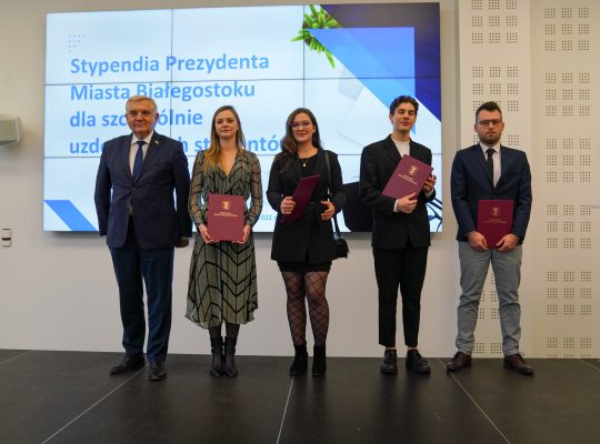 Najlepsi studenci białostockich uczelni otrzymali stypendia prezydenta