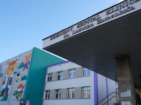 Białystok. Zakończył się remont elewacji Uniwersyteckiego Dziecięcego Szpitala Klinicznego