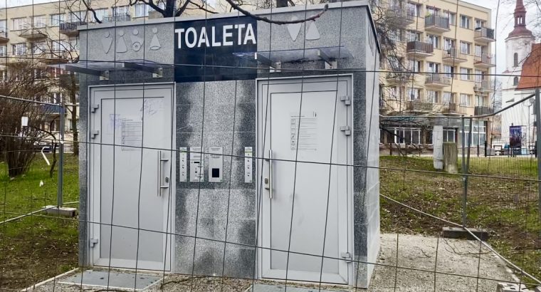 Białystok. Najsłynniejszy szalet w Polsce za 430 tys. zł nadal nieczynny
