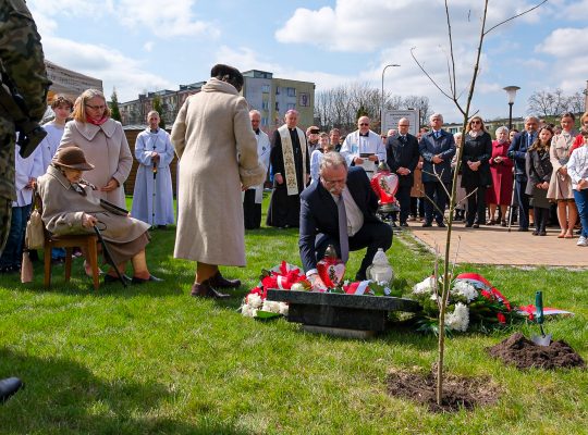 Przy kościele Matki Bożej Różańcowej w Białymstoku posadzono Dąb Pamięci sierż. Rajnholda Majewskiego