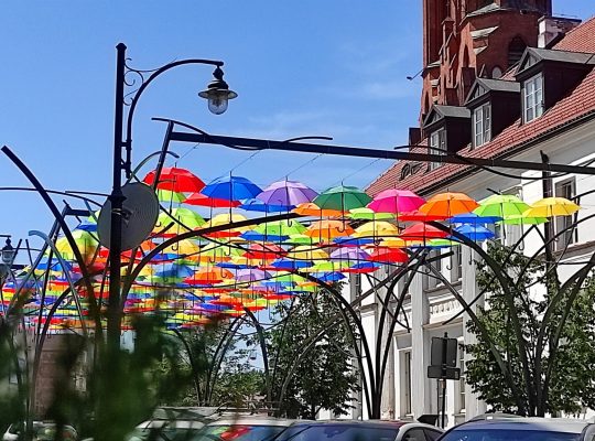 Białystok. Kolorowe parasolki nad ulicą Kilińskiego