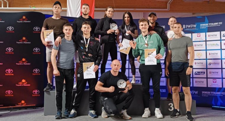 Drużynowe wicemistrzostwo Polski AZS studentów z zapaśniczego klubu KS Wschód
