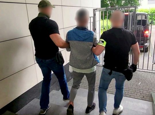 Podlaska KAS zatrzymała kolejnych podejrzanych ws. fałszowania faktur za towary z Azji