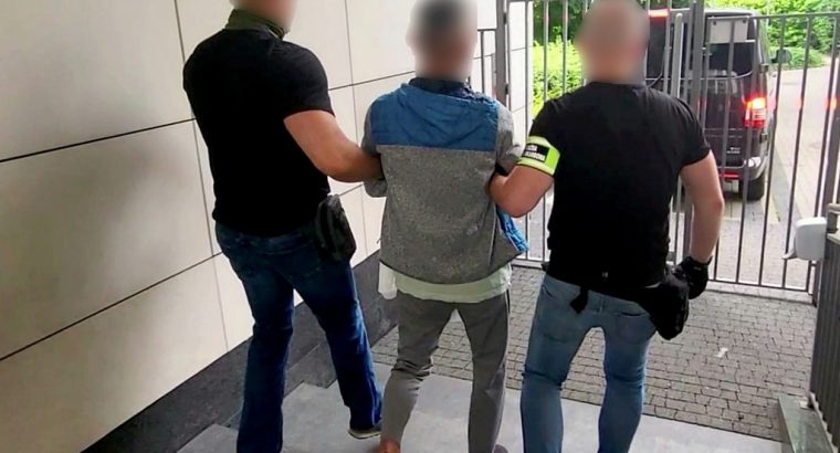 Podlaska KAS zatrzymała kolejnych podejrzanych ws. fałszowania faktur za towary z Azji