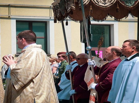 W czwartek ulicami Białegostoku przejdą procesje Bożego Ciała