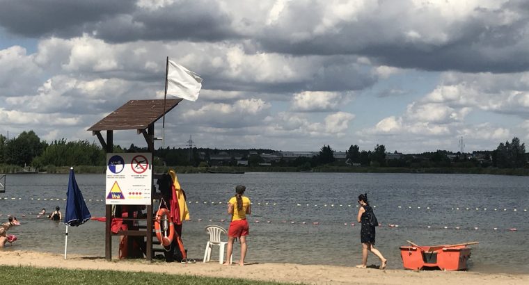 Białystok. Tragedia nad Zalewem „Dojlidy” – strażacy wyłowili z wody ciało 47-latka