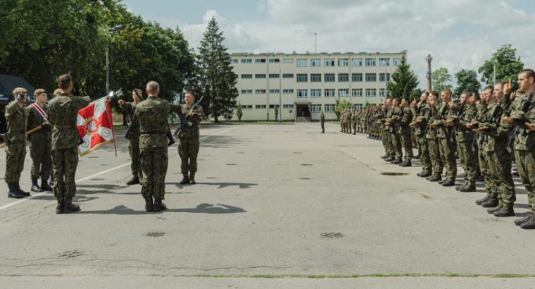 Pierwsza z przysiąg wojskowych w ramach projektu „Wakacje z WOT” w Podlaskiem