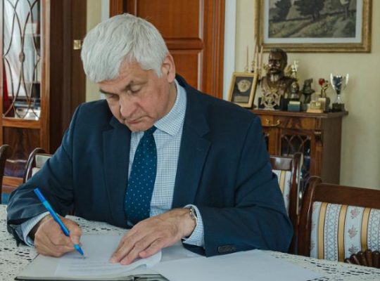 Wojewoda podlaski podpisał rozporządzenie ws. zwalczania rzekomego pomoru drobiu