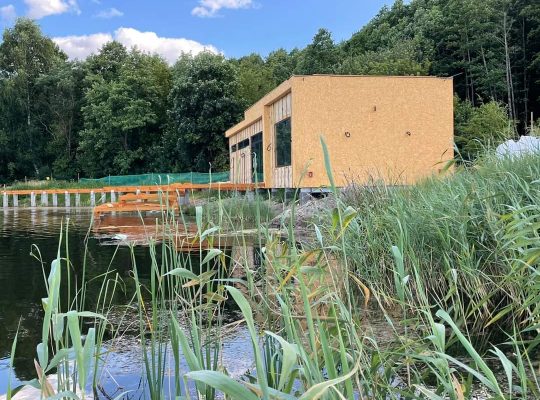 Białystok. Na plaży w Dojlidach powstaje sauna wraz z pomostami i slipem do wodowania łodzi