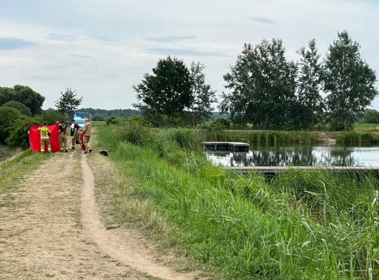 Białystok. Zostawił rzeczy na brzegu zalewu i zniknął; strażacy wyłowili zwłoki