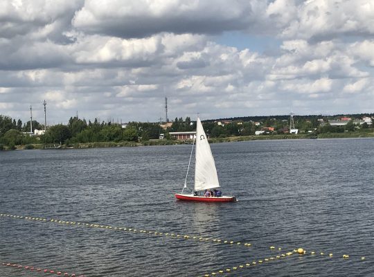 IMGW: czwartek będzie wietrzny, w miarę ciepły z przelotnym deszczem