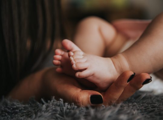 Białystok. Rodzice kilkumiesięcznej dziewczynki staną przed sądem pod zarzutem znęcania się nad córką