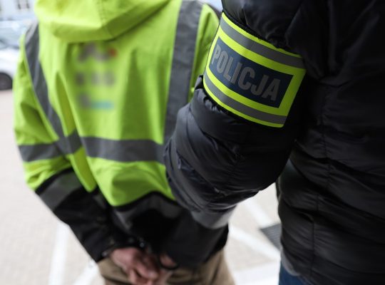 Podlaska Policja zatrzymała mężczyznę z grupy oszustów „na policjanta”
