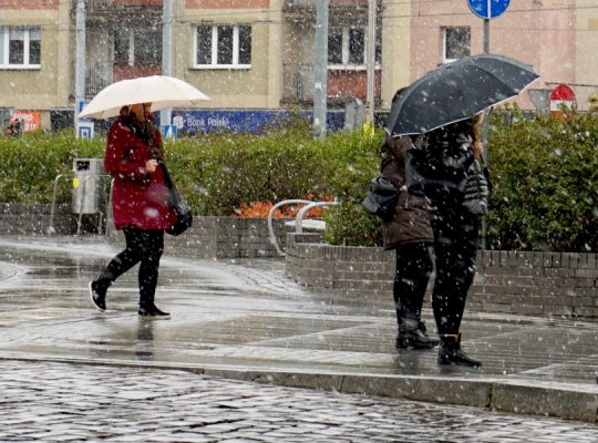 IMGW: czwartek w całym kraju pochmurny i deszczowy