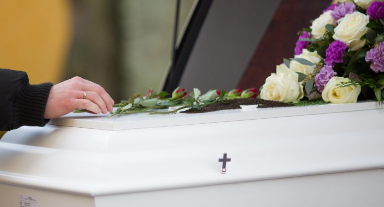 Komu przysługuje zasiłek pogrzebowy?