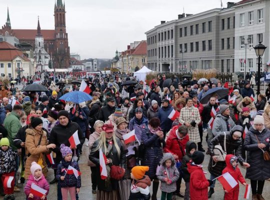W Narodowe Święto Niepodległości Polacy w kraju i za granicą wspólnie odśpiewali Mazurka Dąbrowskiego