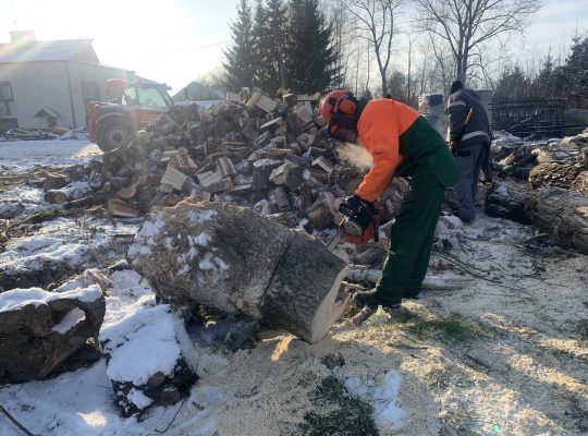 Choroszcz. Bezpłatne drewno gmina ofiarowała potrzebującym mieszkańcom