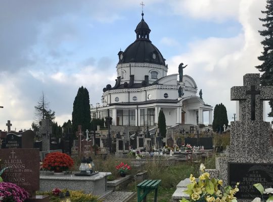 W Kościele katolickim 1 listopada przypada uroczystość Wszystkich Świętych