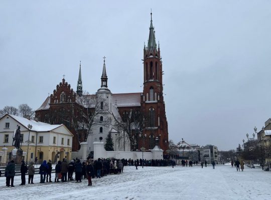 Białystok. Kilkaset pakietów z żywnością przygotowano dla potrzebujących na święta
