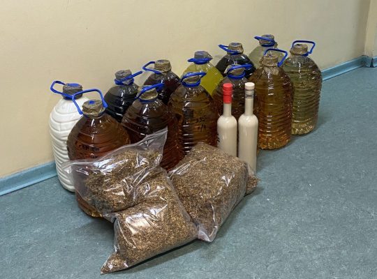 Nielegalny alkohol i tytoń w przesyłkach kurierskich