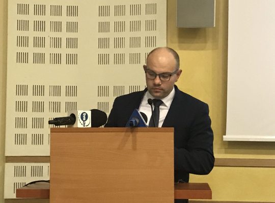 16 radnych poparło marszałka z PiS. Opozycji nie udało się odwołać Kosickiego