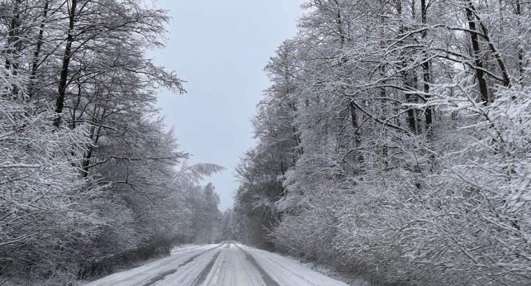 GDDKiA: Śnieg i błoto pośniegowe utrudniają jazdę na północy, północnym wschodzie i wschodzie