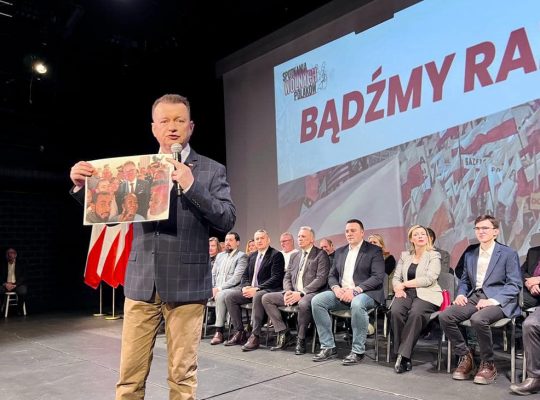 Białystok. Na spotkaniu pod hasłem „Bądźmy Razem” Mariusz Błaszczak zachęcał do głosowania na PiS w wyborach samorządowych