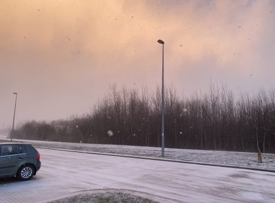 IMGW ostrzega przed marznącymi opadami i oblodzeniem w regionie 