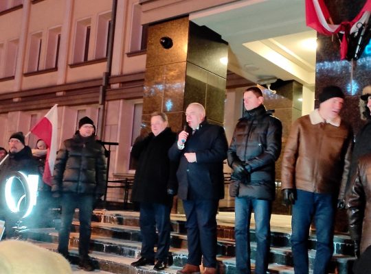 Demonstracja przed Sądem Okręgowym w Białymstoku w obronie wolnych mediów – FILM