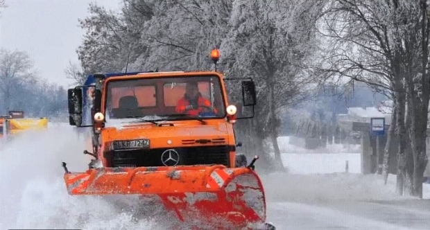 GDDKiA ostrzega przed błotem pośniegowym, śliskimi drogami i opadami śniegu