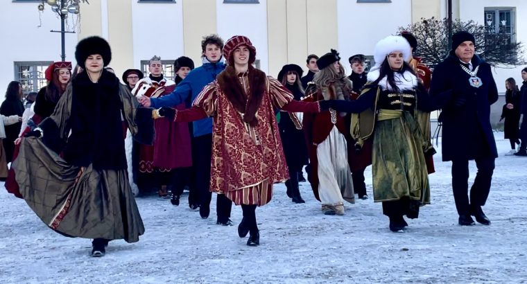 Miejska studniówka na białostockim Rynku Kościuszki – FILM