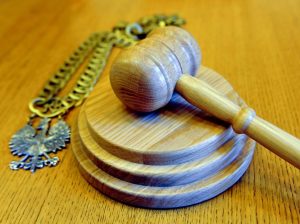 Białystok. Proces o pobicie belgijskiego kibica; napastnicy chcieli zabrać mu klubowy szalik