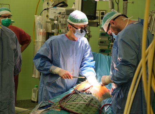 Lekarze z USK w Białymstoku jako pierwsi w Polsce wdrożyli nowoczesną metodę leczenia jednej z chorób serca