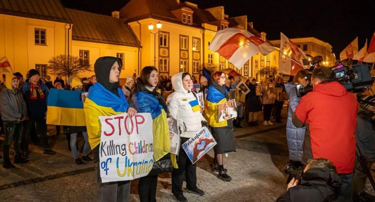 Białystok. Akcja solidarności z walczącą Ukrainą w drugą rocznicę wybuchu wojny