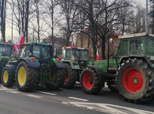 Po protestach rolników odblokowana droga krajowa nr 8