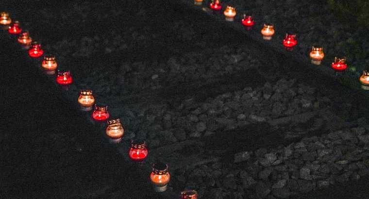 W Białymstoku zapłonęło „Światło Pamięci” w hołdzie Sybirakom