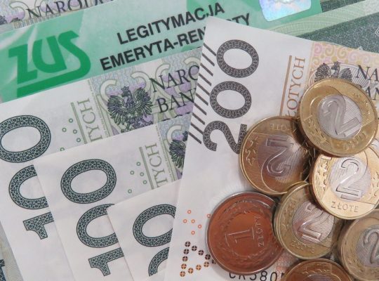 Od marca wcześniejsi emeryci i renciści mogą zarobić prawie 10 tys. zł i nie stracą prawa do świadczenia