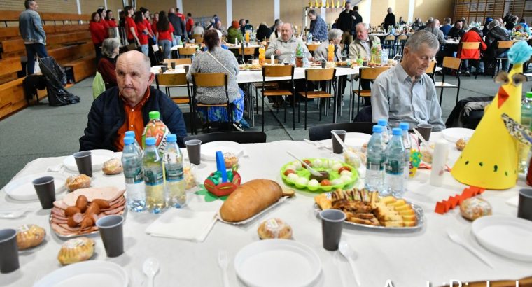 Białystok. Śniadanie wielkanocne dla potrzebujących zorganizowane przez Caritas