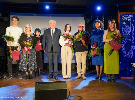 Białystok. Mikołaj Grynberg, Justyna Kulikowska i Joanna Łępicka laureatami literackiej nagrody im. Wiesława Kazaneckiego