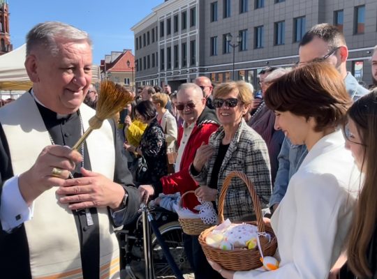 Święcenie pokarmów na Rynku Kościuszki w Białymstoku – FILM