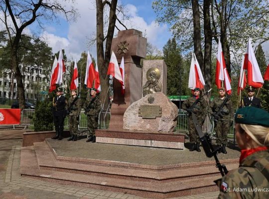 W Białymstoku uczczono 84 rocznicę zbrodni katyńskiej i drugiej masowej wywózki Polaków na Sybir