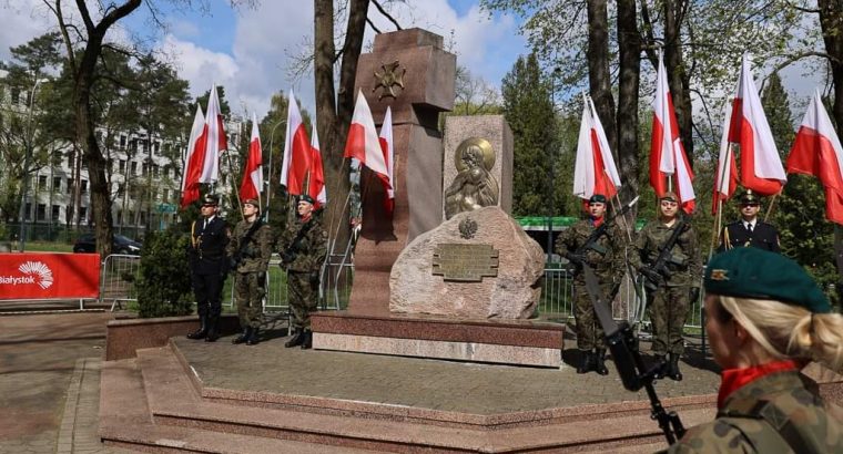 W Białymstoku uczczono 84 rocznicę zbrodni katyńskiej i drugiej masowej wywózki Polaków na Sybir