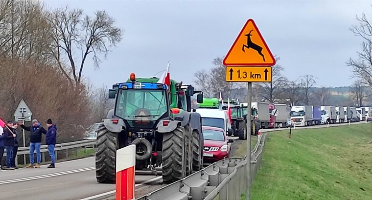 Rolnicy odwołują blokady dróg wokół Białegostoku