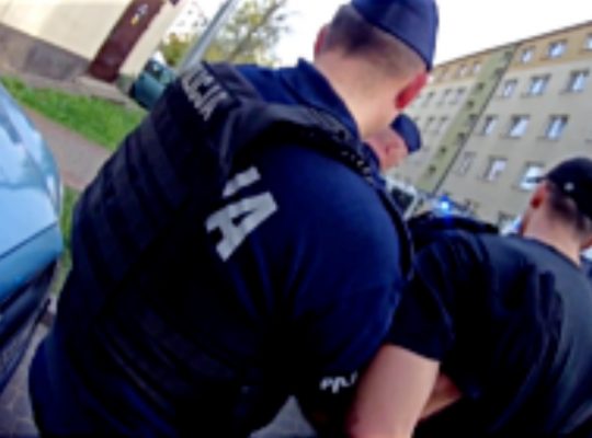 Białystok. 29-latek uciekał przed policjantami, a w samochodzie miał dwójkę dzieci