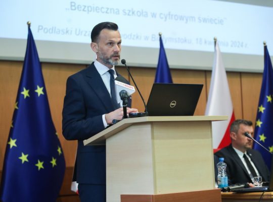 Wojewoda podlaski: decyzja o zakazie przebywania przy granicy w gestii premiera i MSWiA