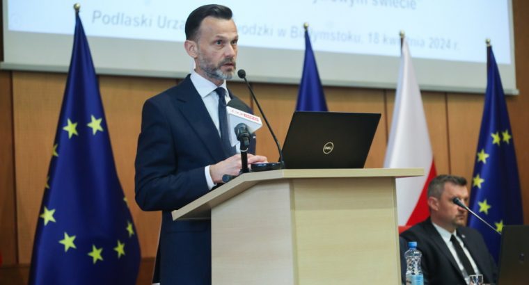 Wojewoda podlaski: decyzja o zakazie przebywania przy granicy w gestii premiera i MSWiA