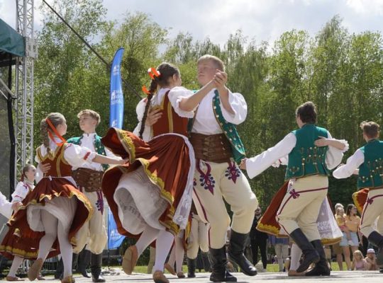 Tradycje Zielonych Świątek na festynie w podbiałostockim skansenie