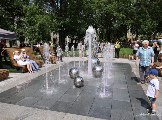 Białystok. Po modernizacji otwarto skwer im. Pawła Bogdana Adamowicza