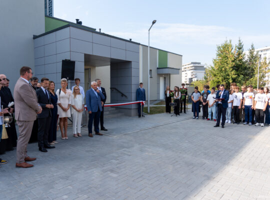 Białystok. Nowa aula i stołówka przy Narewskiej