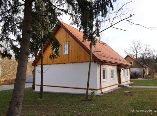 Białystok. W wyremontowanym drewnianym budynku będą działać pracownie artystyczne